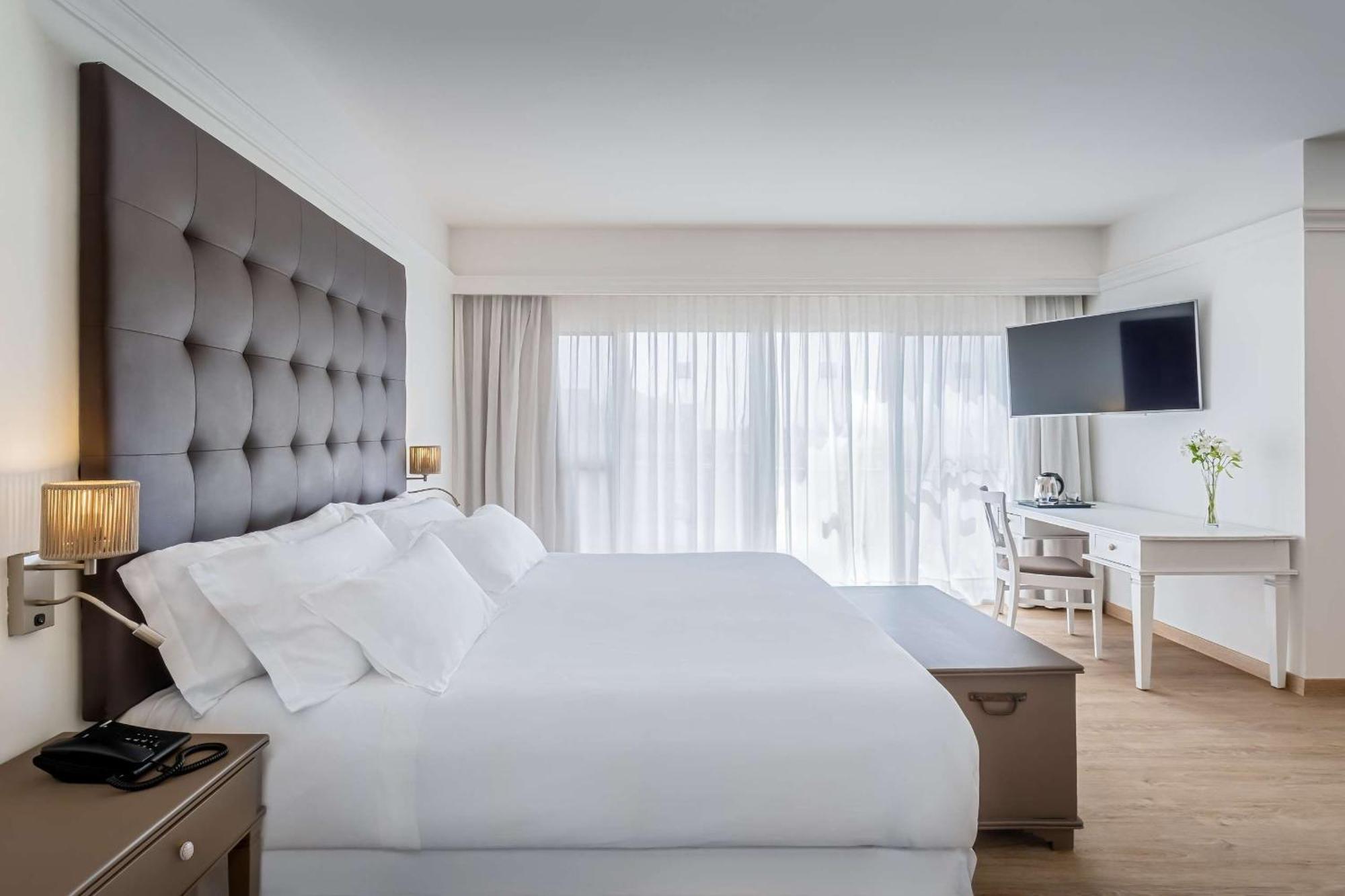 Barcelo Bay - Adults Only